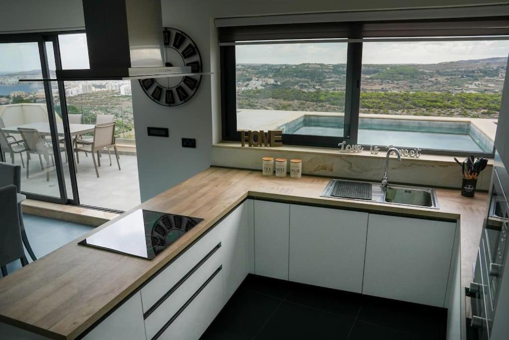 Апартаменти Lux Sea&Country Views With Pool Мелліха Екстер'єр фото