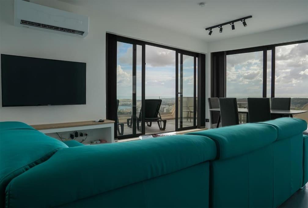 Апартаменти Lux Sea&Country Views With Pool Мелліха Екстер'єр фото